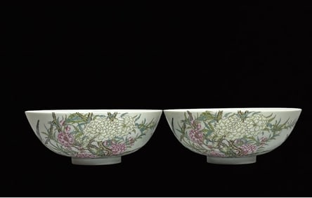 A Pair of Exquisite Famille-Rose Flower Pattern Bowls