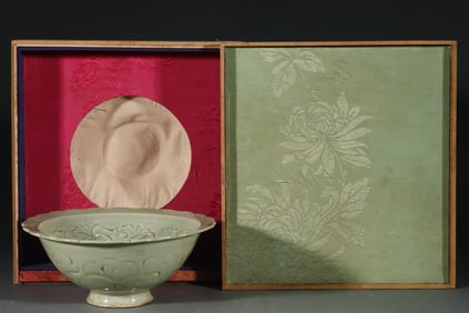 An Exquisite Yaozhou yao Flower and Phoenix Pattern Bowl