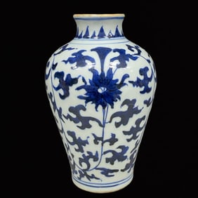An Exquisite Blue and White Flower Pattern Vase