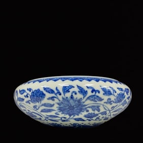 An Exquisite Blue and White Lotus Pattern Washer
