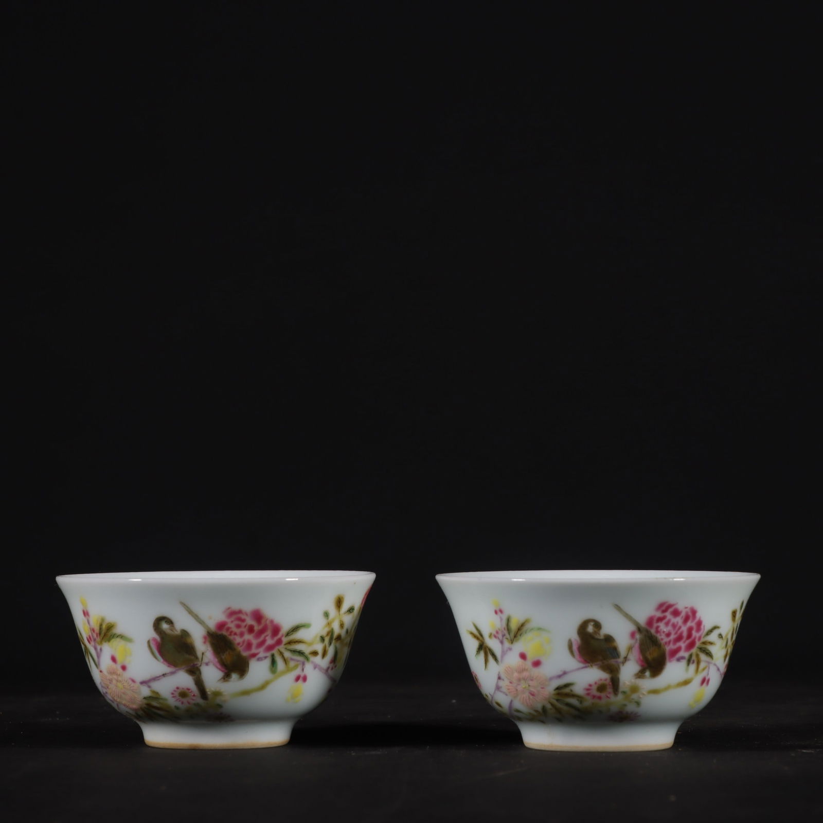 A Pair of Exquisite Famille-Rose Flower and Bird Pattern Cup: A Pair of Exquisite Famille-Rose Flower and Bird Pattern Cup,Qing Dynasty, China,Yongzheng Six-character Mark,Size:3cmx6cm 一对粉彩花鸟纹杯,中