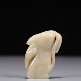 An Exquisite Sapphire Serpent Pattern Figure Ornament