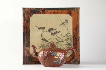 An Exquisite Purple Sands Painted Color Pomegranate Pattern Teapot
