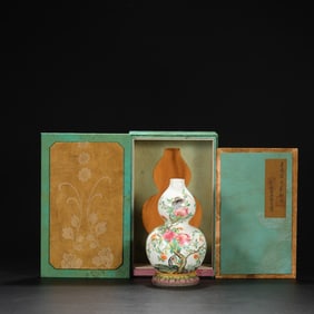 An Exquisite Enamel Pomegranate Pattern Gourd-Shaped Vase
