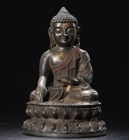 A Solemn Gilt Bronze Statue of Sakyamuni