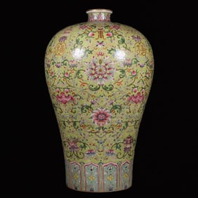 A Rare Green Ground Famille-Rose Bats and Peach Pattern Vase