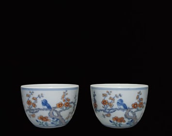 A Pair of Exquisite Doucai Flower and Bird Pattern Cups