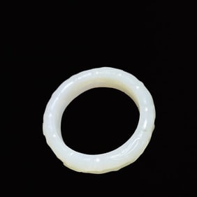 An Exquisite White Jade Bracelets
