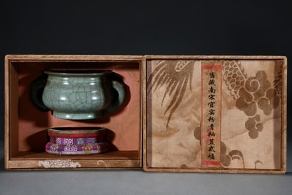 An Exquisite Guan yao Celadon Glazed Double-Ears Censer