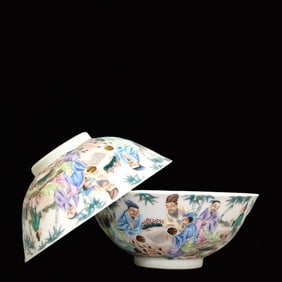 A Pair of Exquisite Famille-Rose Character and Story Pattern Bowls