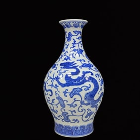 A Rare Blue and White Ganoderma lucidum and Dragon Pattern Vase