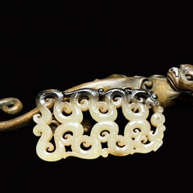 An Exquisite White Jade Dragon Pattern Pendant