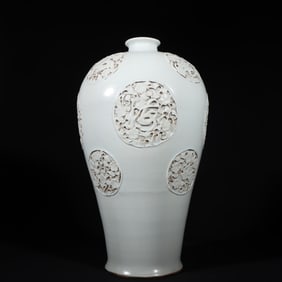 An Exquisite Shufu Glazed Flower Pattern Vase