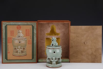 An Exquisite Longquan yao Tripod Censer,With Beast Cover