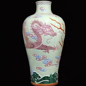A Huge Celadon Glazed Auspicious Cloud and Dragon Pattern Vase
