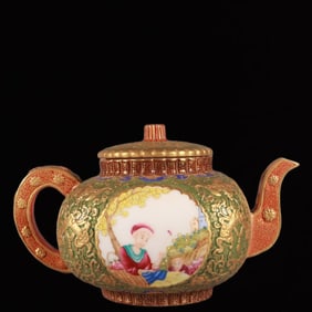 An Exquisite Green Ground Enamel Carved Figure Pattern Teapot