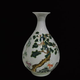 An Exquisite Famille-Rose Flower Pattern Vase
