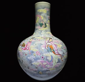 A Huge Famille-Rose Painted Gold Auspicious Cloud and Figure Pattern Vase