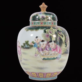 An Exquisite Enamel Painted Gold Figure Pattern Tea Caddy