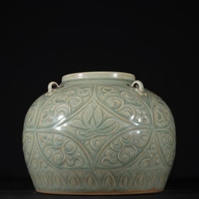 An Exquisite Yaozhou yao Carved Flower Pattern Jar