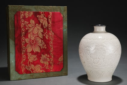 An Exquisite Ding yao Flower Pattern Vase, with an Imperial Poem by Emperor Qianlong