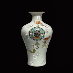 An Exquisite Enamel Bats Pattern Painted Gold Vase