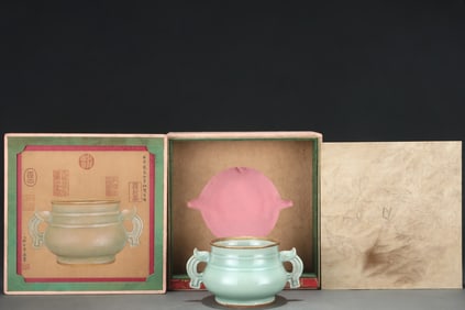 An Exquisite Longquan yao Celadon Glazed Cover with Gold Beast-Ears Censer,with an Imperial Poem by