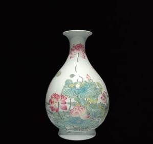 An Exquisite Famille-Rose Lotus Pattern Vase