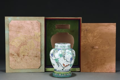 An Exquisite Doucai Squirrel and Grapes Pattern Jar, With Cover