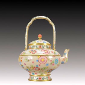 An Exquisite Painted Enamel Flower Pattern Ewer