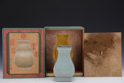 An Exquisite Guan yao Beast-Face Pattern Vase
