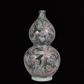 An Exquisite Famille-Rose Phoenix Pattern Gourd-Shaped Vase