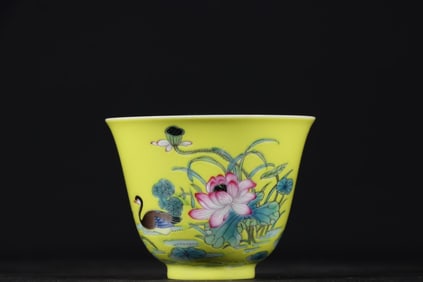 An Exquisite Famille-Rose Yellow Glazed Flower and Bird Pattern with poem Cup