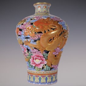 An Exquisite Enamel Painted Gold Dragon and Phoenix Pattern Flower Pattern Vase