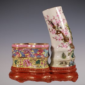 An Exquisite Enamel Lotus Pattern Flower and Bird Pattern Brush Pot