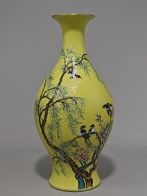 A Exquisite Famille-Rose Outline in gold Flower and Bird Pattern with poem Vase