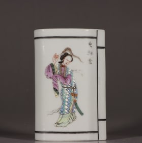 An Exquisite Famille-Rose Figure Pattern Brush Pot