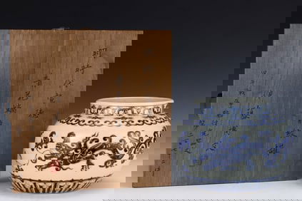 An Exquisite Blue and White Chi-Dragon Pattern Jar