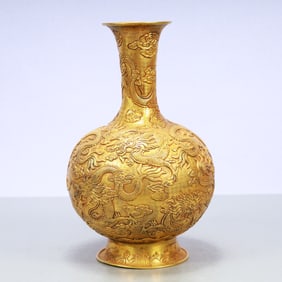 A Exquisite Gilt Bronze Dragon Pattern Auspicious Cloud Pattern Vase