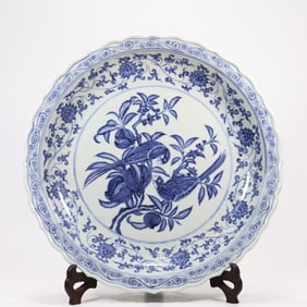 An Exquisite Blue and White Lotus Pattern Flower and Bird Pattern Plate