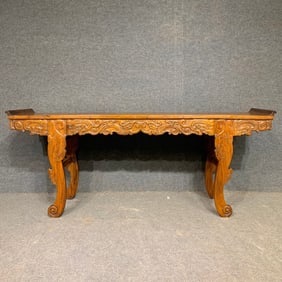 A Exquisite Huanghuali Wood Dragon Pattern Stool