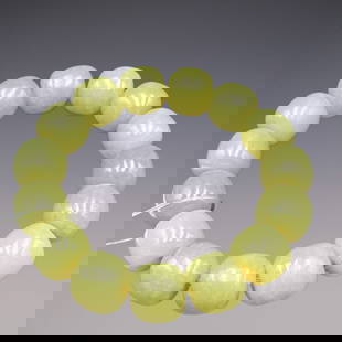 An Exquisite Yellow Jade Bracelets: An Exquisite Yellow Jade Bracelets Ming Dynasty, China Size:1.5cm Weight:87g&#40644;&#29577;&#25163;&#20018; &#20013;&#22269;&#26126;&#20195;