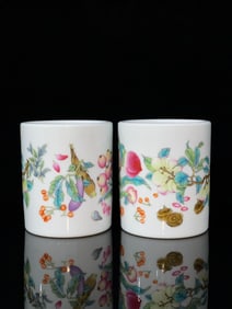 A Exquisite Famille-Rose Flower and Fruit Pattern Brush Pot