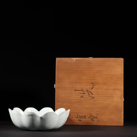 An Exquisite Guan yao Sweet white glaze Brush Washer