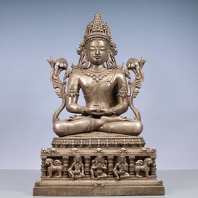A Exquisite Silver Statue of Avalokitesvara