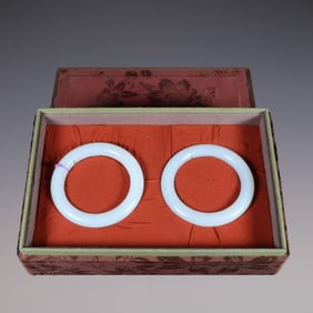 A Pair of Exquisite White Jade Bracelets