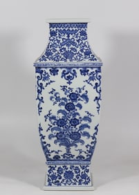 An Exquisite Blue and White Lotus Pattern Bats and Peach Pattern Vase