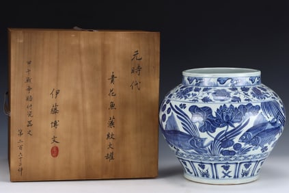 An Exquisite Blue and White Fish and Lotus Pattern Lotus Pattern Jar