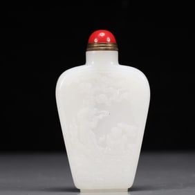 An Exquisite White Jade Character and Story Pattern Snuff Bottle