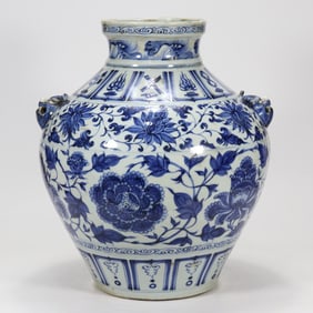 An Exquisite Blue and White Lotus Pattern Tripod Jar
